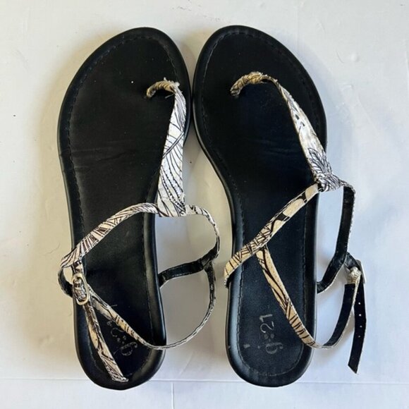 g:21 Black & White Strappy Flat Sandals - Size 8 - Picture 13 of 13